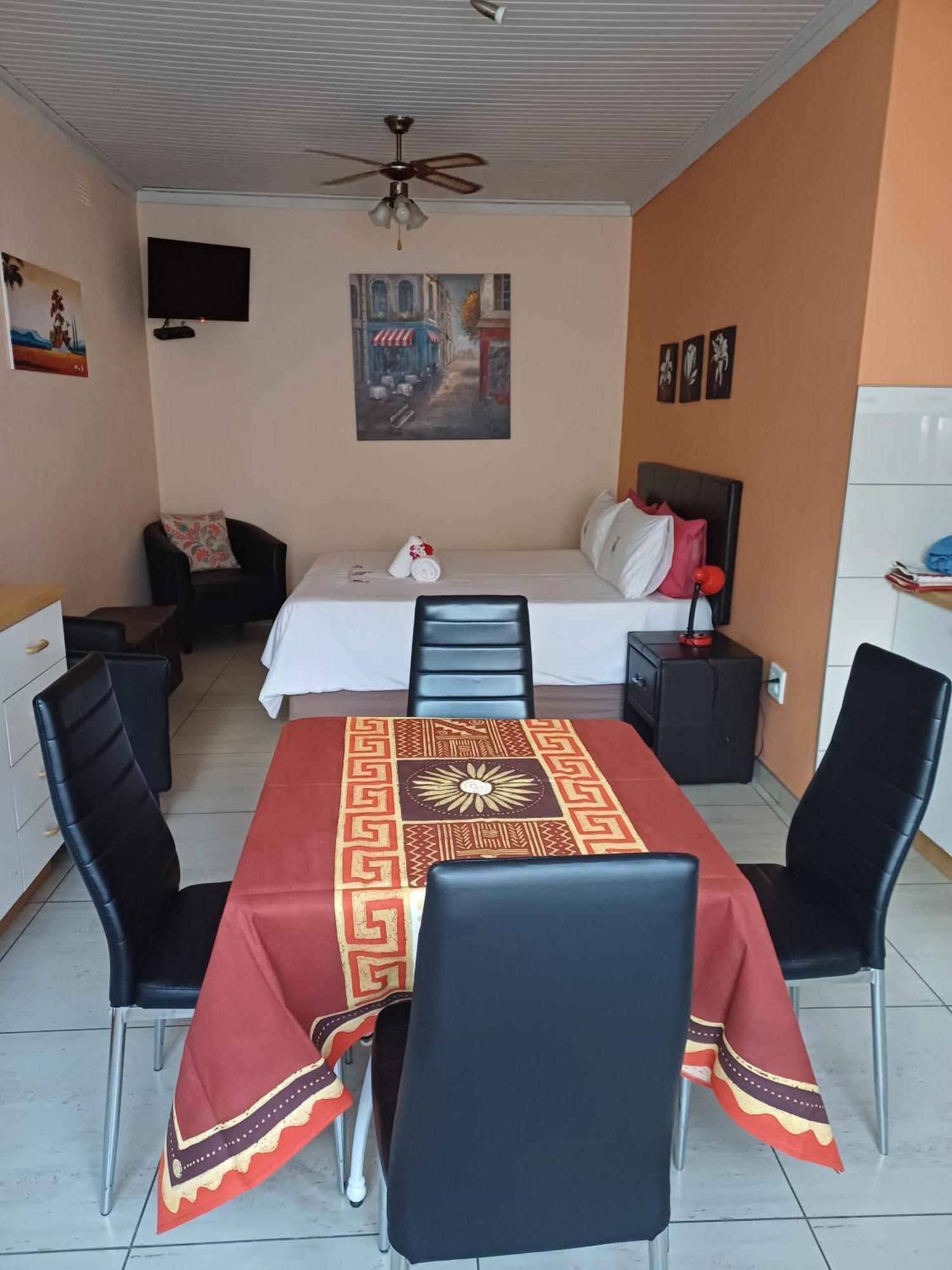 Capbon Guesthouse Windhoek Exterior foto