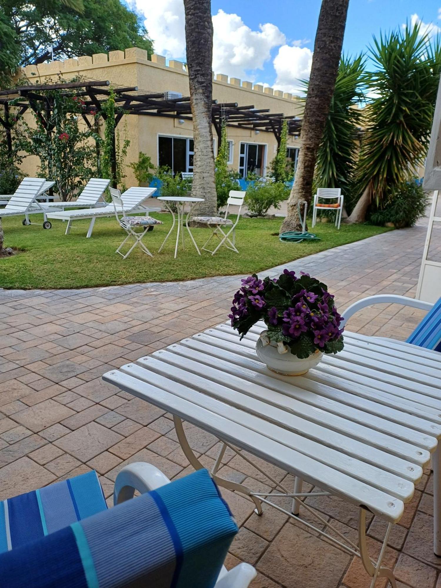 Capbon Guesthouse Windhoek Exterior foto